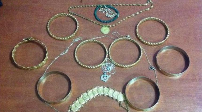 &Ccedil;alıntı Ara&ccedil;lar Polis Otosuna &Ccedil;arptı: 1'i Polis 3 Yaralı (2)