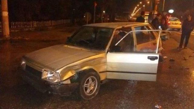 Çalıntı Araçlar Polis Otosuna Çarptı: 1'i Polis 3 Yaralı (2)