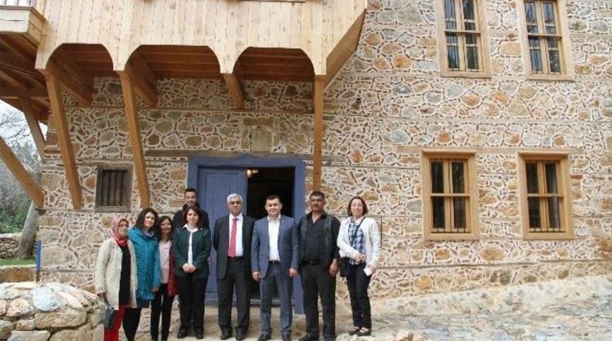 Başkan Y&uuml;cel İ&ccedil;kale&rsquo;de Restore Edilen Yapıları İnceledi