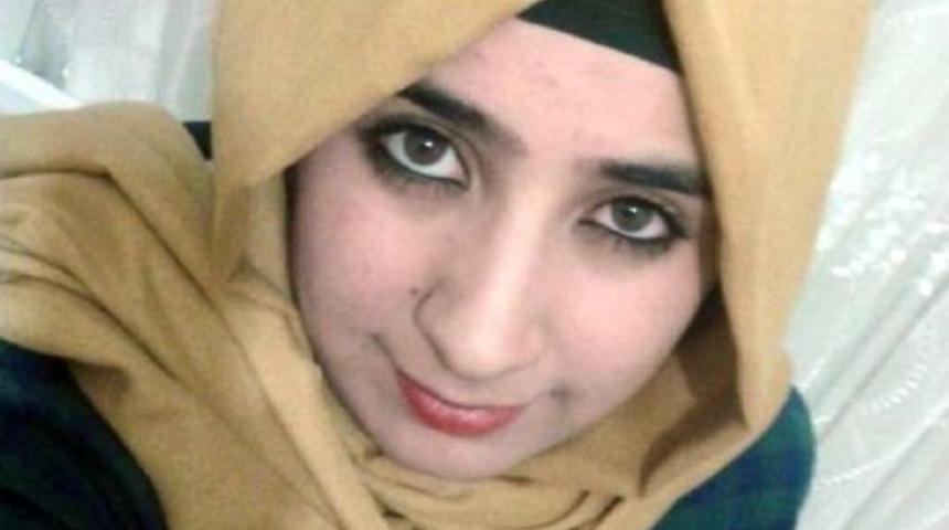 Telefonla Konuşurken Kırmızı Işıkta Ge&ccedil;ip, &Uuml;niversiteli Kızı Ezmiş