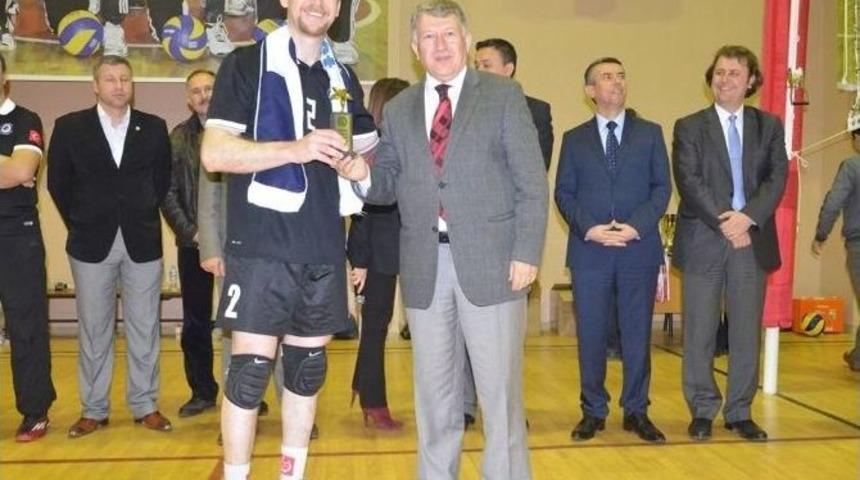 Voleybol Turnuvasının Galibi Yine İmbat Oldu
