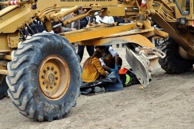 Kayseri’De Greyderin Altında Kalan Işçi Öldü