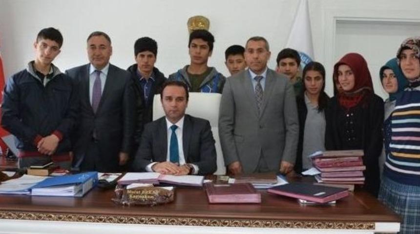 Avrupa Gezisinden D&ouml;nen &Ouml;ğrencilerden Kaymakama Ziyaret