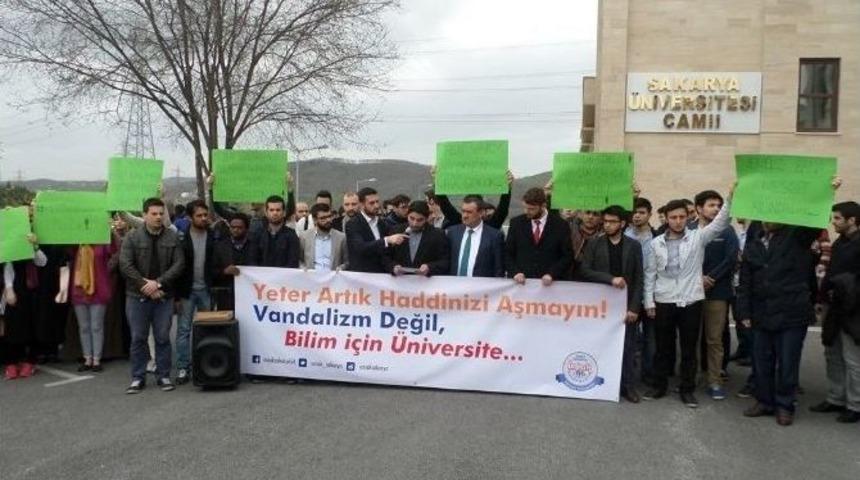 Odt&uuml;&rsquo;de Karşıt G&ouml;r&uuml;şl&uuml; &Ouml;ğrencilerin Kavgası Sa&uuml;&rsquo;de Protesto Edildi