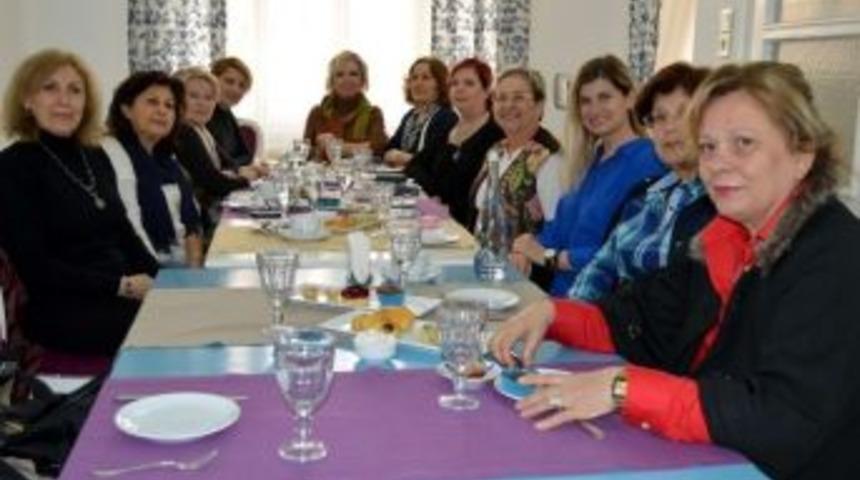 Edremit Yardımsevenler Derneği Yardım İ&ccedil;in Koşuyor