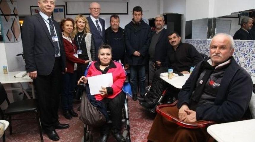 Omek Kursiyerleri Sertifikalarını Başkan Kurt&rsquo;un Elinden Aldı