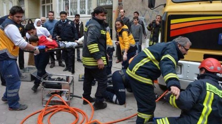Minik Yusuf'u Kamyon Altından Afad Ve Itfaiye Ekipleri &Ccedil;ıkardı