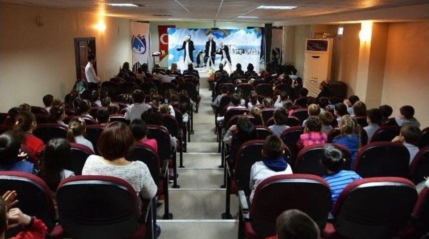 Minik &Ouml;ğrencilere &lsquo;penguenlerin Dansı&rsquo; Oyunu Sergilendi