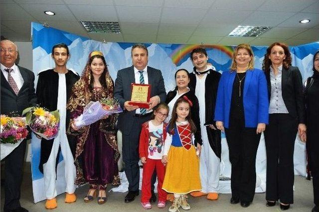 Minik Öğrencilere ‘penguenlerin Dansı’ Oyunu Sergilendi