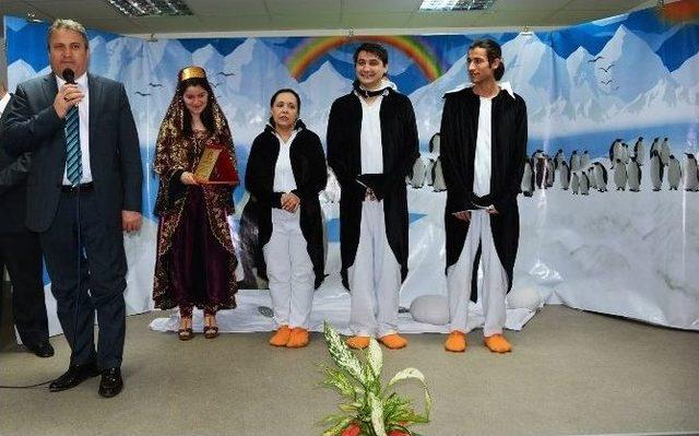 Minik Öğrencilere ‘penguenlerin Dansı’ Oyunu Sergilendi