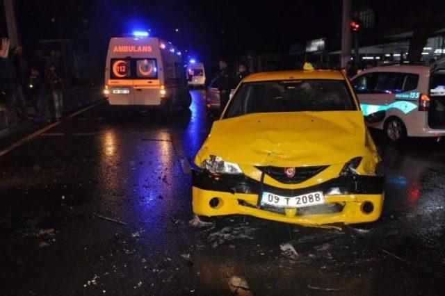 Ehliyetsiz Alkollü Taksi Sürücüsü Otomobile Çarptı: 2 Yaralı