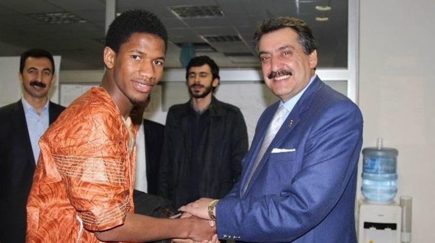 &Ouml;ğrencilerden Başkan Kale&rsquo;ye Ziyaret