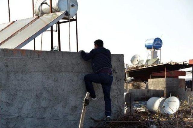 Adana'da Kuryenin Altın Dolu Çantasını Gasp Eden 2 Şüpheli Tutuklandı