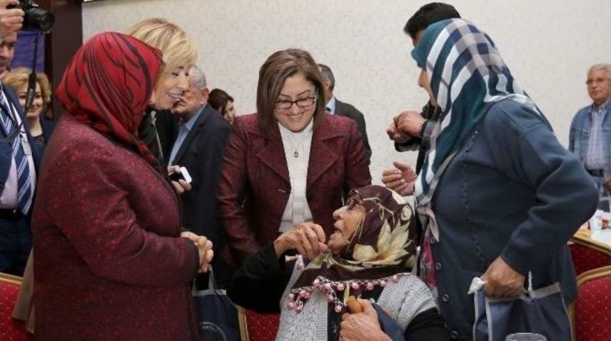 Şahin, Yaşlıları Ağırladı