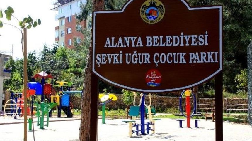 Alanya Şevki Uğur &Ccedil;ocuk Parkı&rsquo;nda Onarım &Ccedil;alışmaları Devam Ediyor