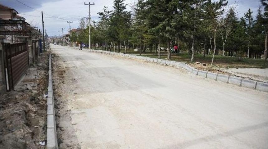 Karaman&rsquo;da Yol Ve Kaldırım &Ccedil;alışmaları Beyazkent&rsquo;te S&uuml;r&uuml;yor