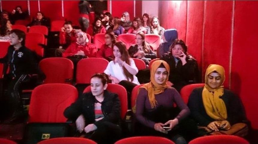 Yurt-kur Gediz Yurt M&uuml;d&uuml;rl&uuml;ğ&uuml;&rsquo;nden Sinema Etkinliği