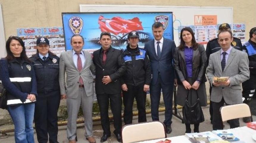 Toplum Polislik B&uuml;ro Amirliği&rsquo;nden Farkındalık Standı