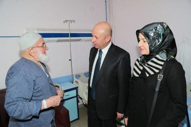 &Ccedil;olakbayrakdar, &rsquo;yaşlılarımız Baş Tacımızdır 1