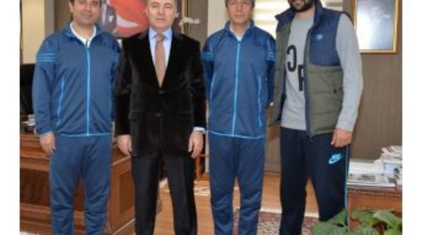 B. B. Erzurumspor Teknik Heyetinden Vali Altıparmak&rsquo;a Ziyaret
