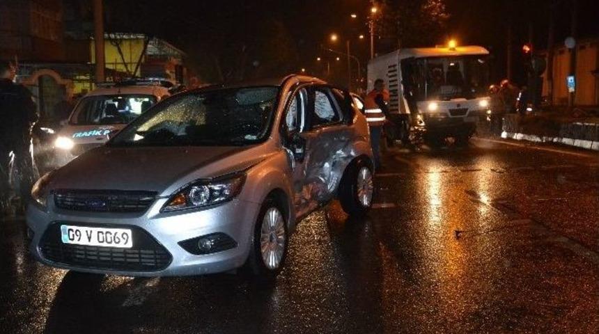 Babasının Taksisiyle Kaza Yaptı; 2 Yaralı