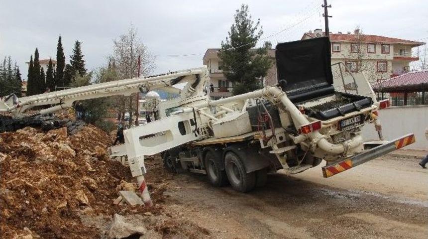 Beton Pompasının Altında Kalan İnşaat İş&ccedil;isi Hayatını Kaybetti