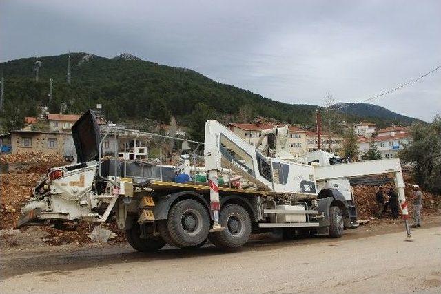 Beton Pompasının Altında Kalan İnşaat İşçisi Hayatını Kaybetti