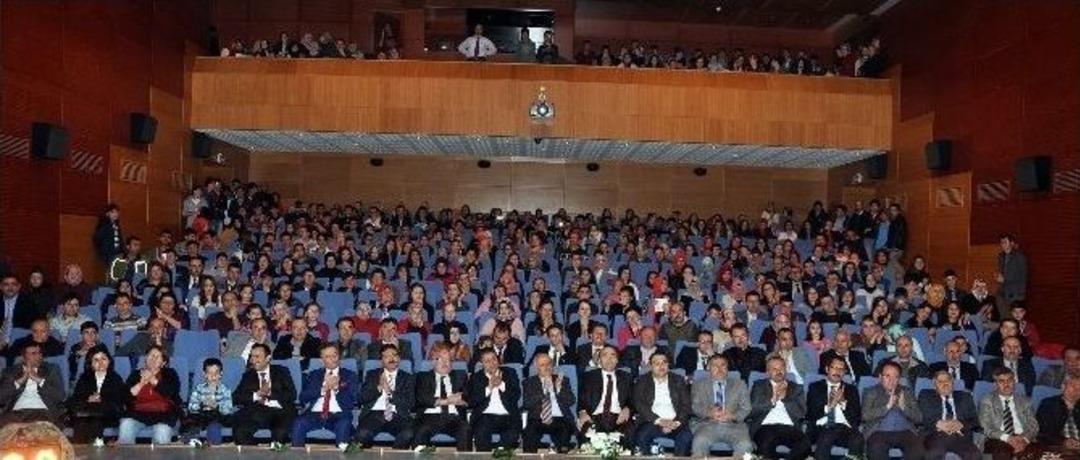 G&uuml;m&uuml;şhane&rsquo;de Kahramanlık Konulu Şiir Ve T&uuml;rk&uuml; Dinletisi D&uuml;zenlendi