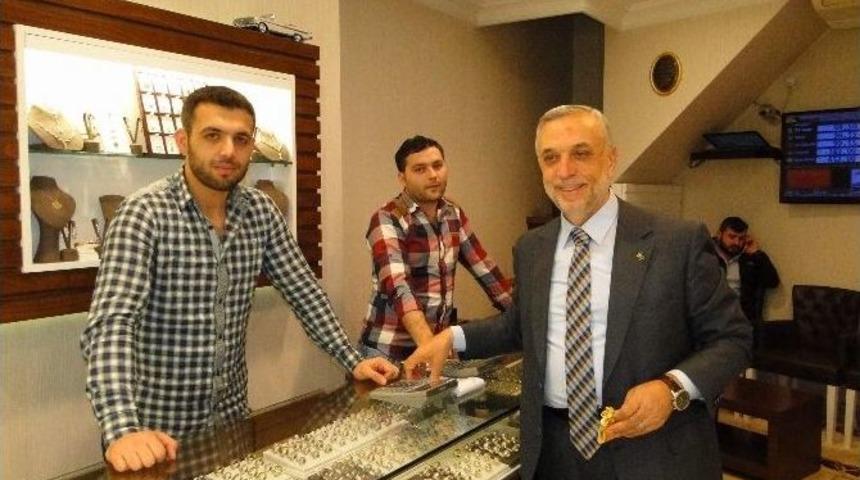 Aykan Sıkmadık El, Dinlemedik Se&ccedil;men Bırakmıyor