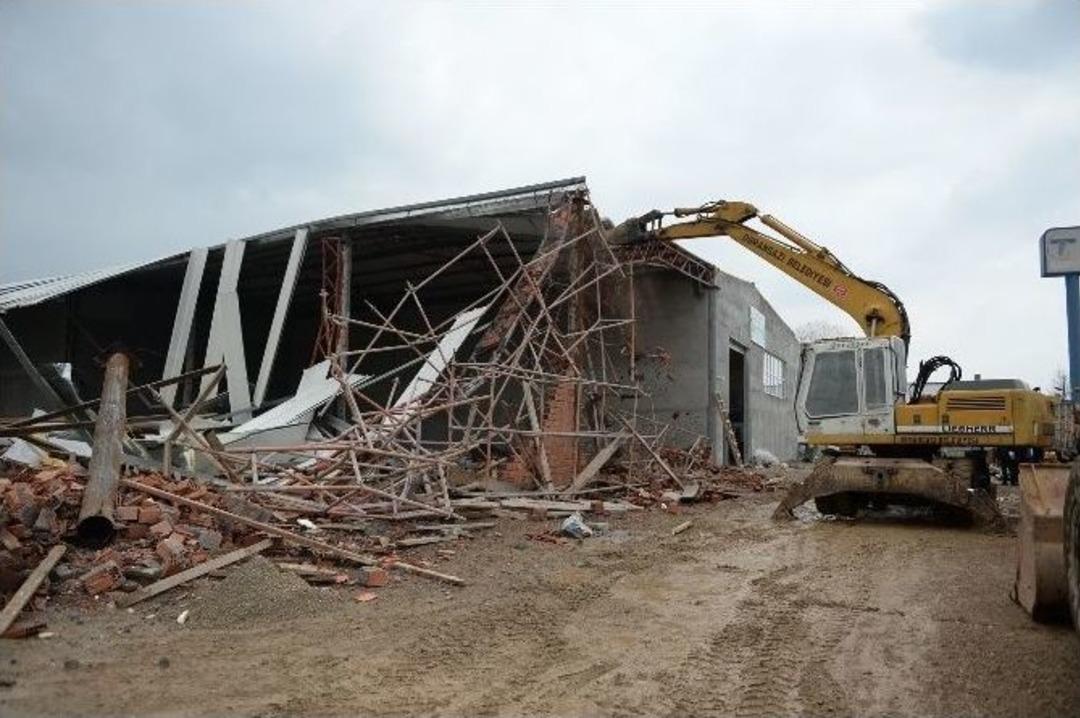 Ka&ccedil;ak Fabrikalar Yerle Bir Edildi