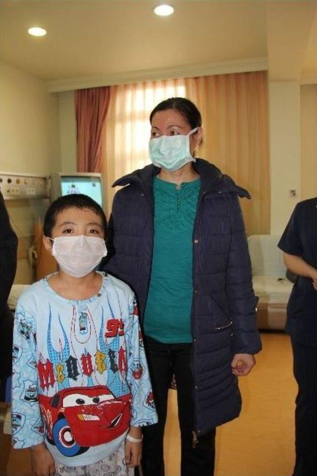 (özel Haber) Kırgızistan’dan Geldi, Türkiye’de Annesinin Böbreğiyle Hayata Tutundu
