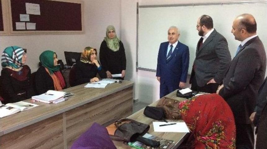 Edirne Valisi Şahin, İlahiyat Fak&uuml;ltesinde İncelemelerde Bulundu