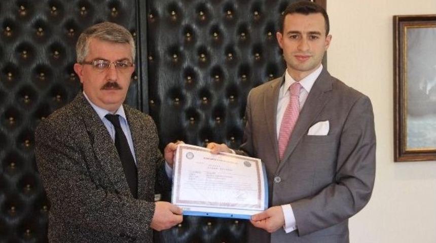 Kaymakam G&uuml;ntepe&rsquo;den 5 &Ouml;ğretmene Başarı Belgesi