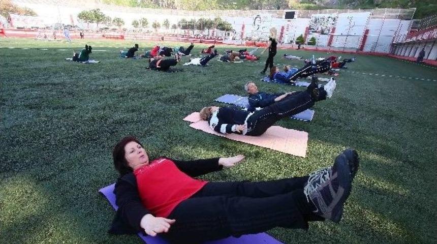 Bayraklı&rsquo;da Her Yaştan Vatandaşı Buluşturan Tesis