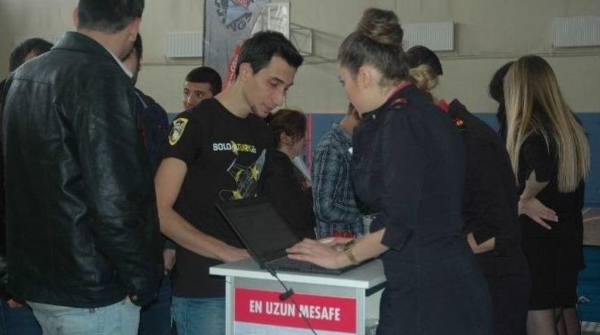 &Uuml;niversite &Ouml;ğrencileri Kağıt U&ccedil;aklara Pilotluk Yaptı