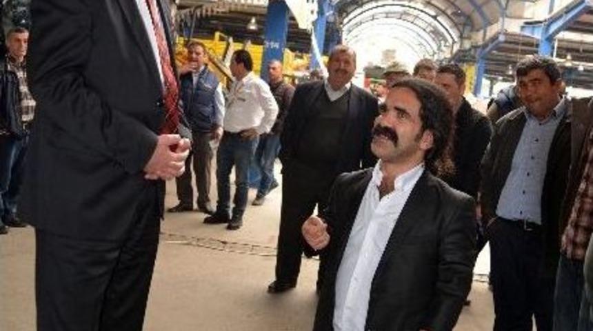 En Uzun Başkan İle En Kısa Oyuncu Karşılaşırsa...