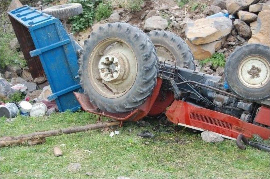 Tarım İş&ccedil;ileri Kaza Yaptı: 2 &Ouml;l&uuml;, 15 Yaralı