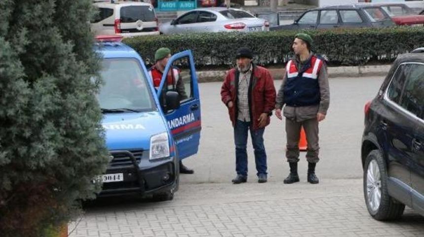 Arkadaşını Barakadan Kovduğu I&ccedil;in &Ouml;ld&uuml;rm&uuml;ş