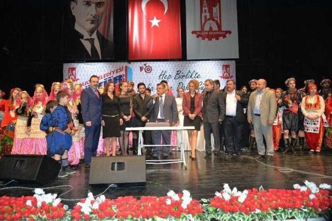 Bilecikliler, &rsquo;&rsquo;halk Oyunları Ş&ouml;leni&rsquo;&rsquo; İle Muhteşem Bir Gece Yaşadı