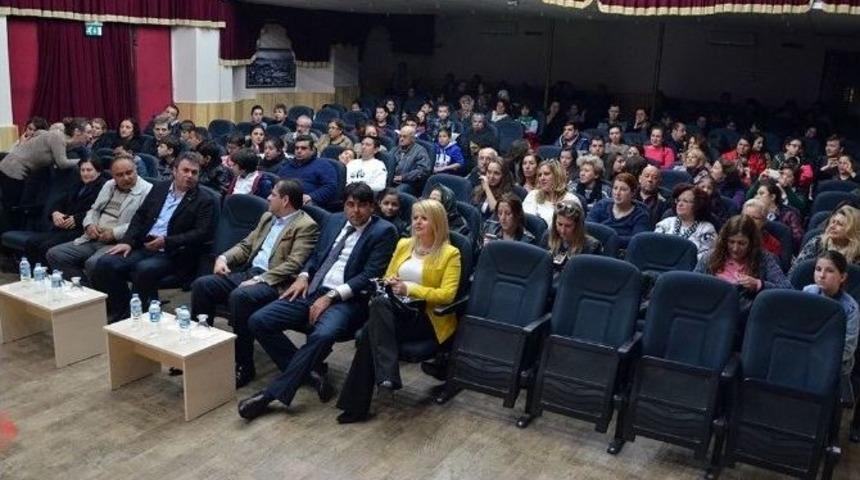 Fo&ccedil;a&rsquo;da Tiyatro Ş&ouml;leni