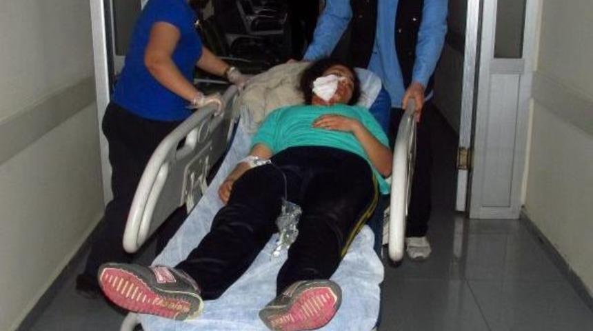 Tarım Iş&ccedil;ilerini Taşıyan Trakt&ouml;r Devrildi: 2 &Ouml;l&uuml;, 14 Yaralı