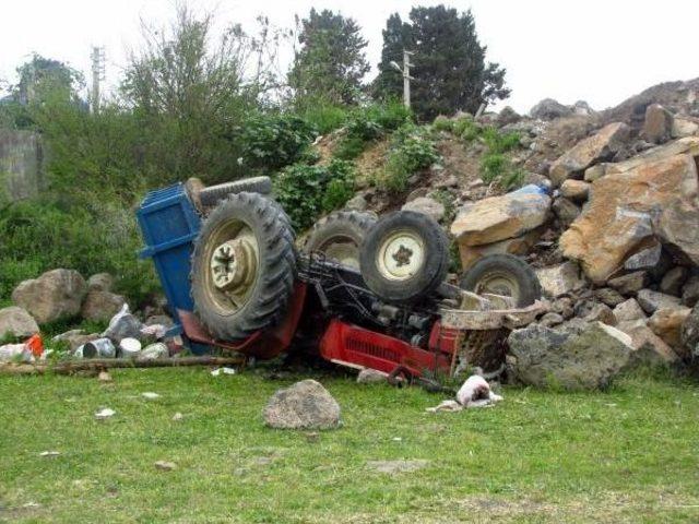 Tarım Işçilerini Taşıyan Traktör Devrildi: 2 Ölü, 14 Yaralı