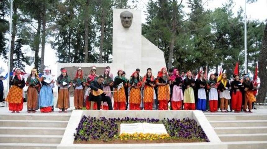 Şahinbey, Mezarı Başında Anıldı