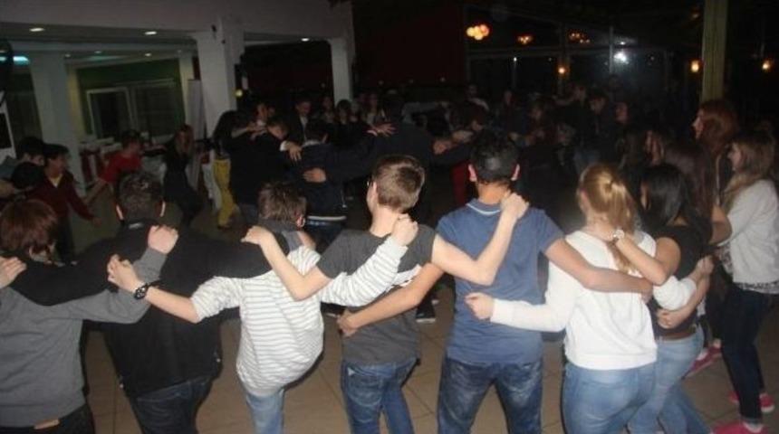 T&uuml;rk Usul&uuml; Eğlence İle Coştular