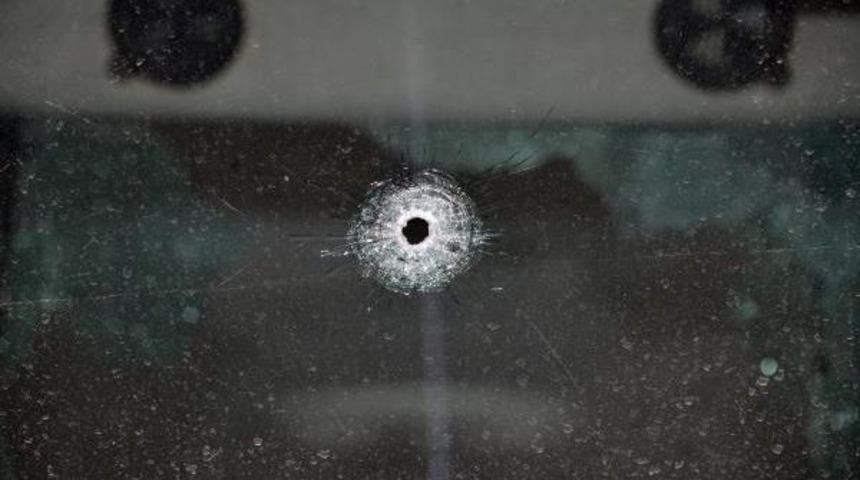 Saat 03.12'de Oto Galeriye 35 Kurşun