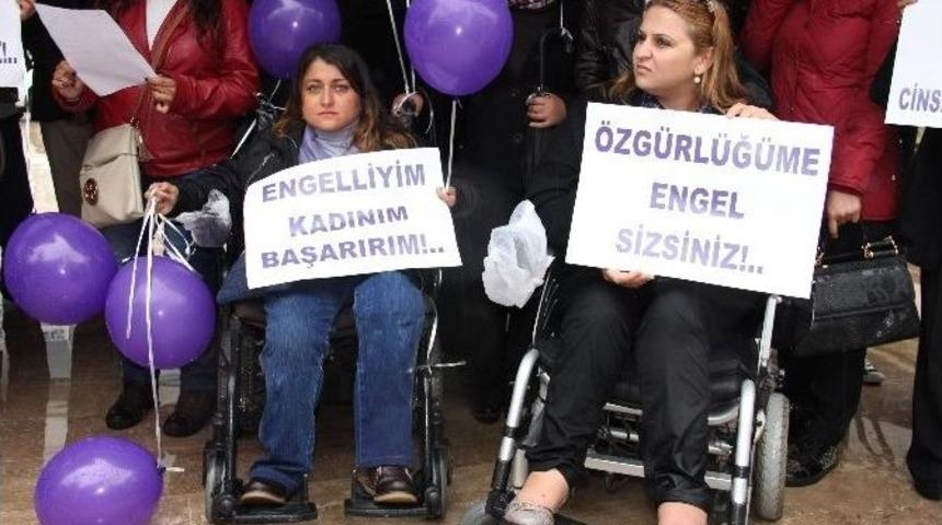 Mersin&rsquo;deki Engelli Kadınlar, Ayrımcılığa Karşı Mor Balon U&ccedil;urdu