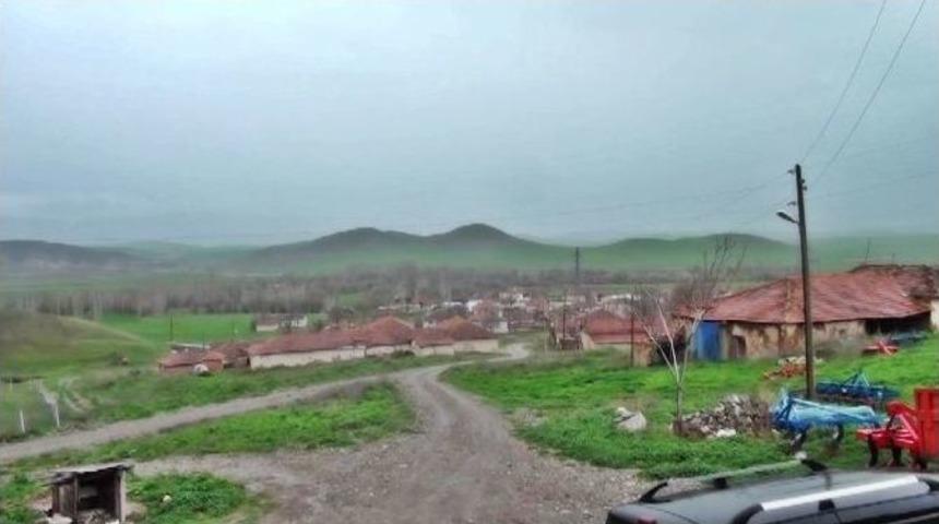 &Uuml;&ccedil; G&uuml;nd&uuml;r Evine D&ouml;nmedi