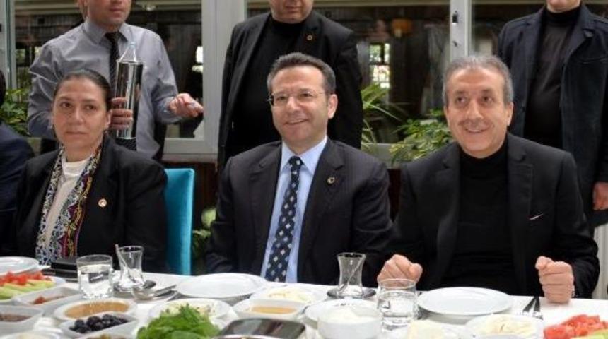 Bakan Eker: Anayasa Değişirse, K&uuml;rt Meselesi &Ccedil;&ouml;z&uuml;l&uuml;r