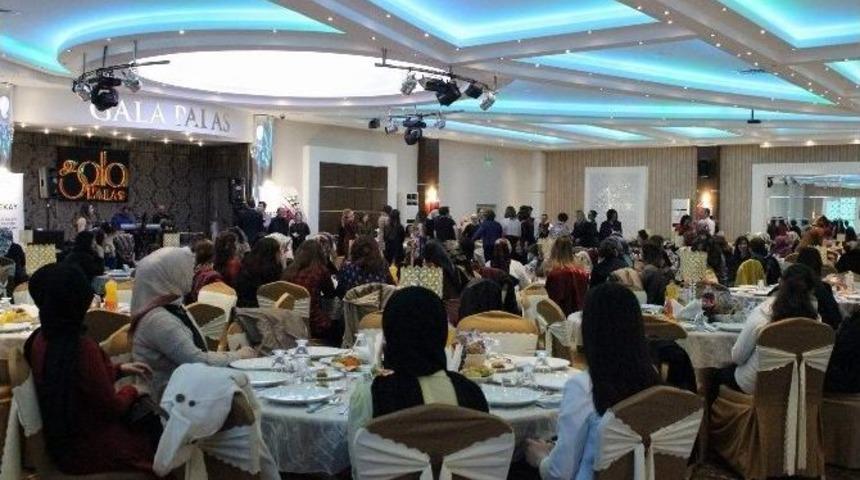 Polis Eşlerinden Anlamlı Yardım