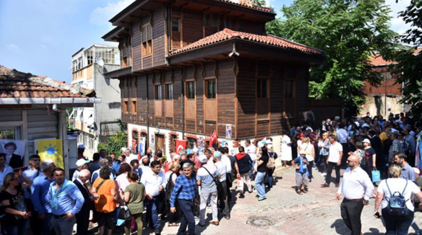 İYİ Partililer Meral Akşener'i istifadan vazgeçirmek için evine akın etti! Parti teşkilatı ayağa kalktı!